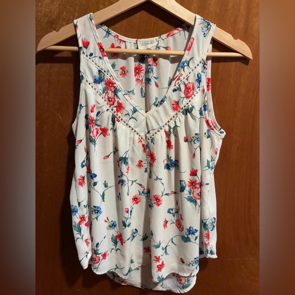 Sienna Sky White Floral V-Neck Sleeveless Camisole